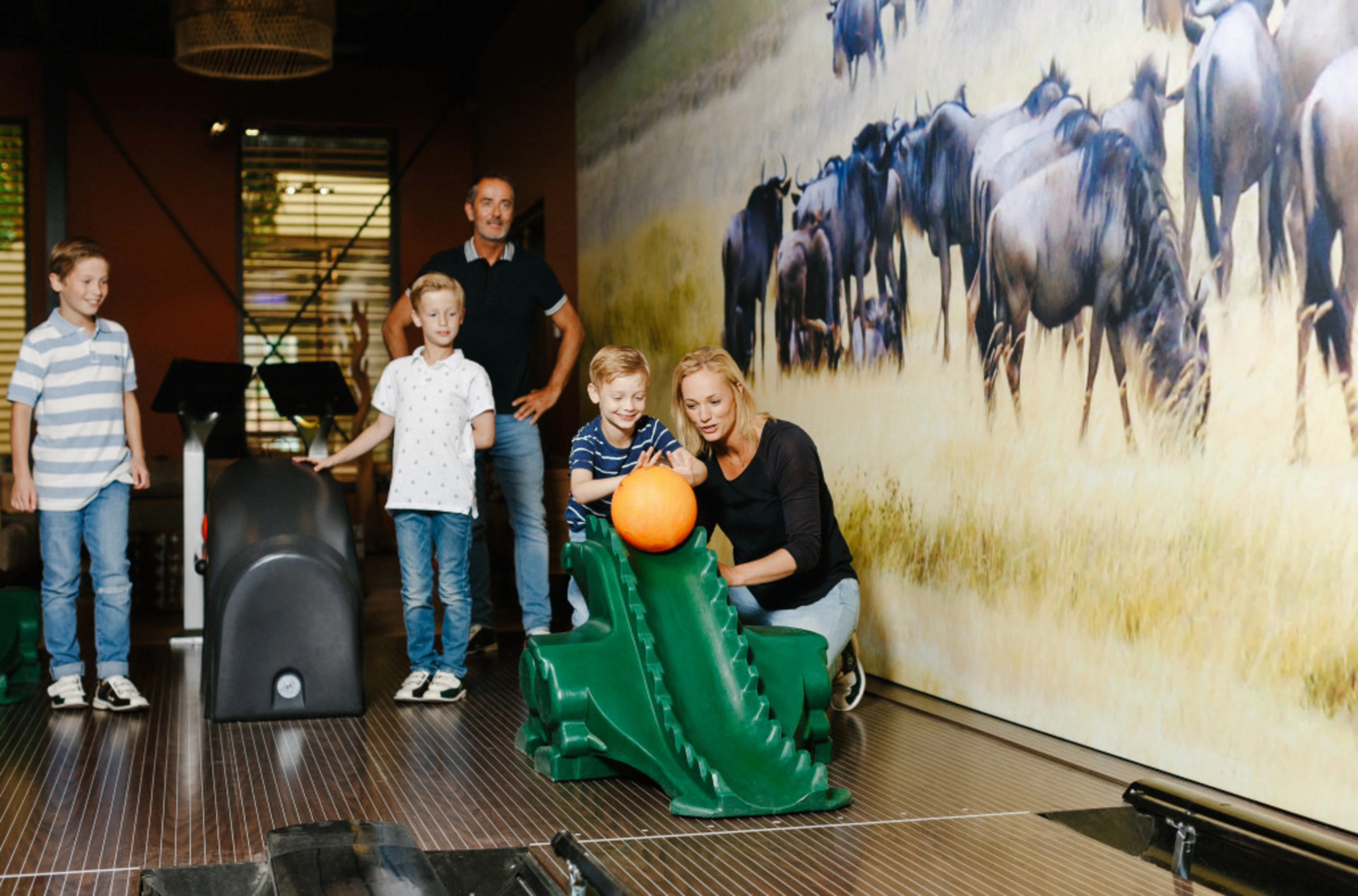 Safari resort beekse bergen pamoja lounge gezin bowlen