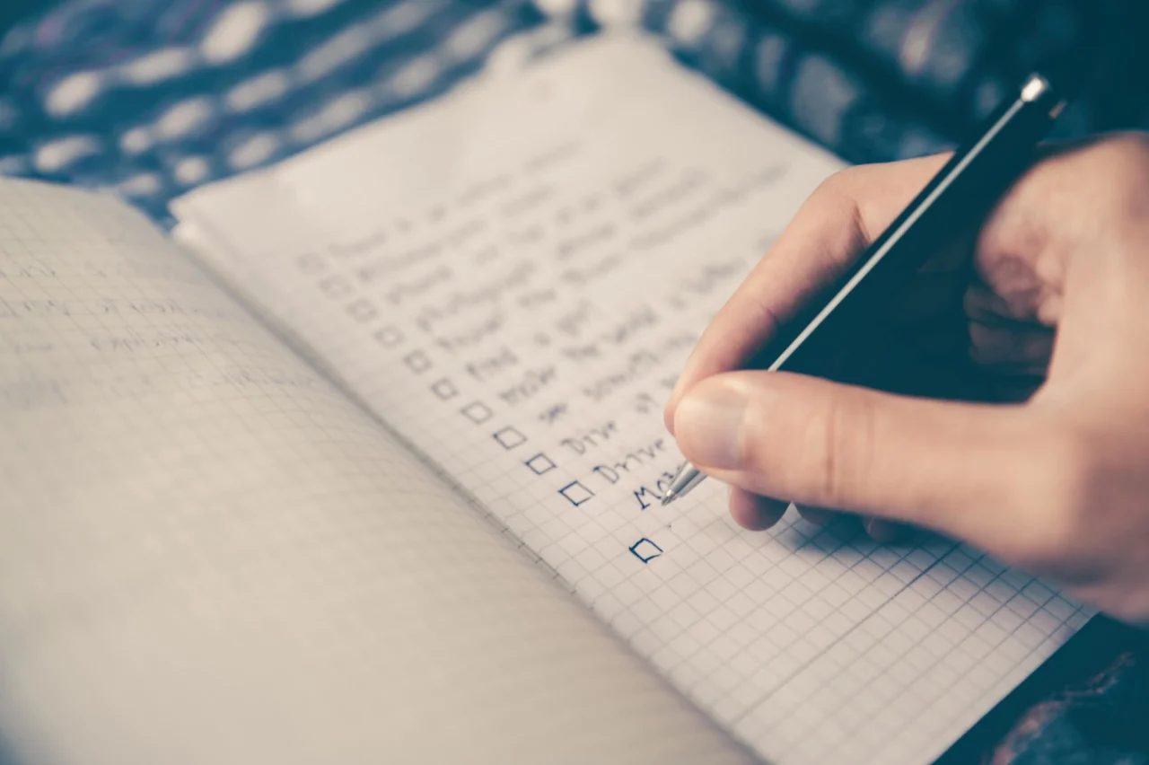 Handwritten to-do-list with checkboxes