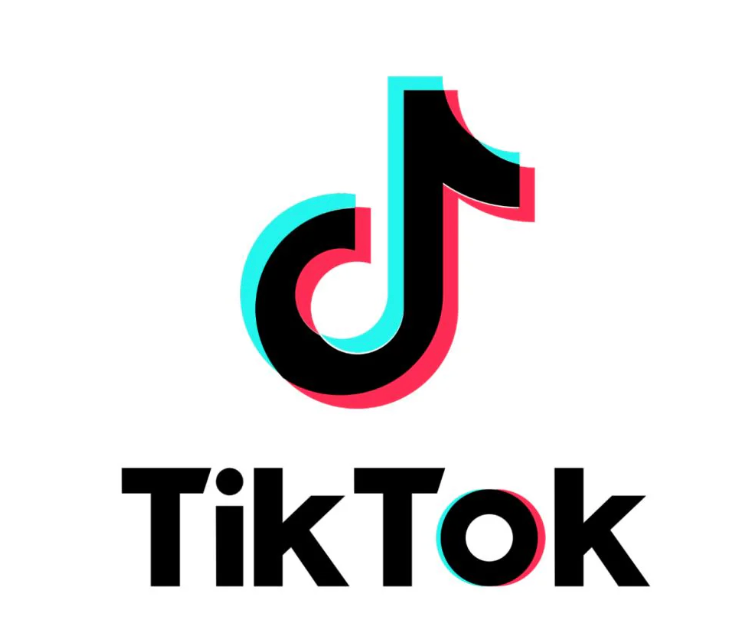 Tik Tok ecris en noir sur fond blanc et au dessus son logo en rose bleu et noir