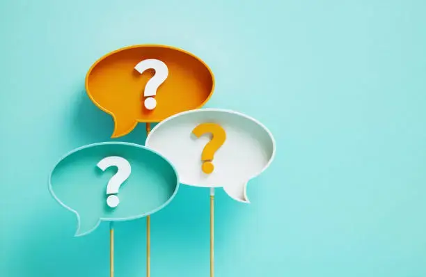 3 points d'interrogation de couleurs differentes
