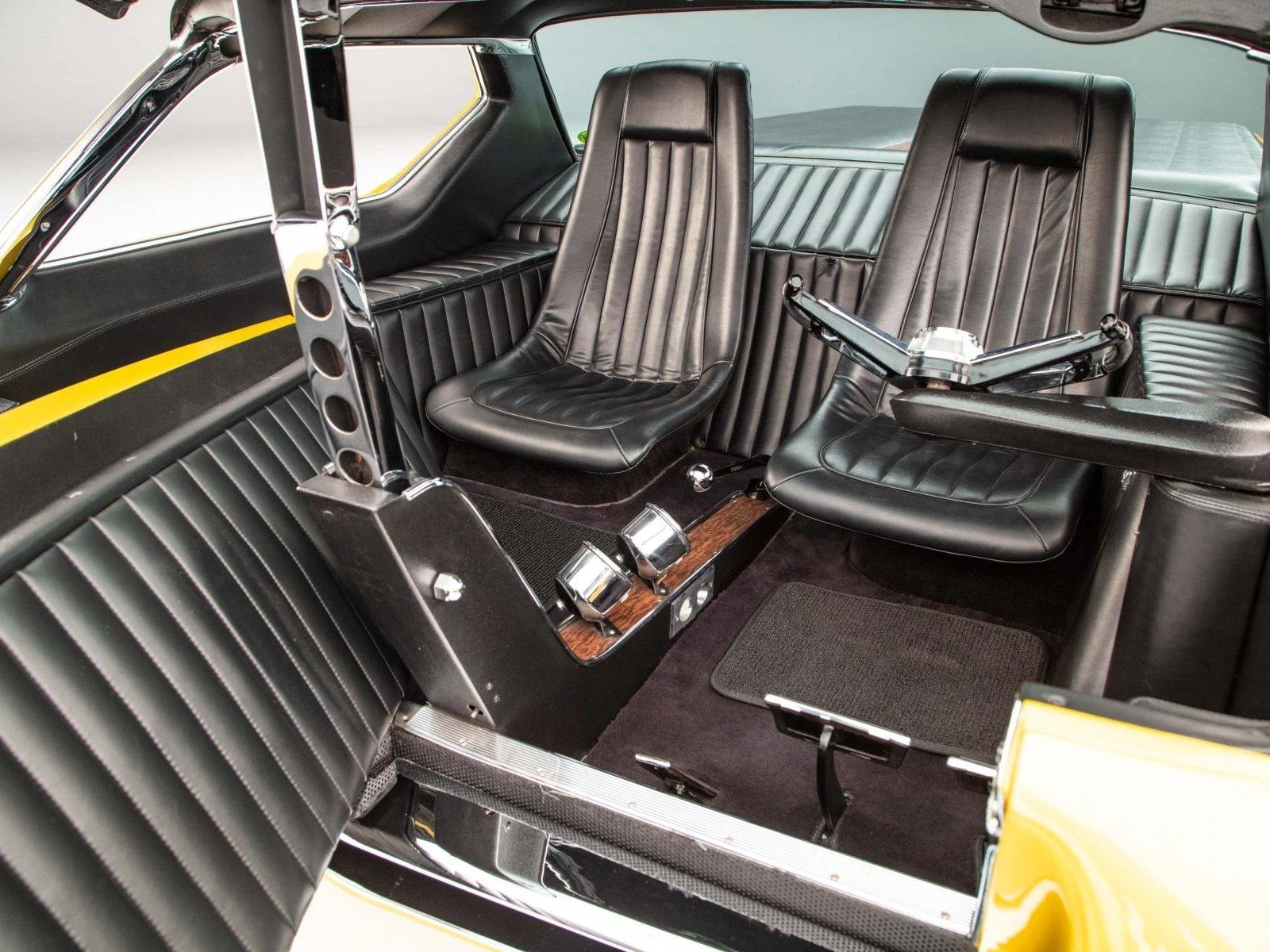 1967 Dodge Deora - 4