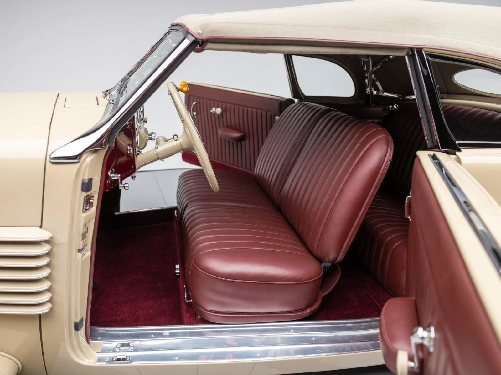 1937 Cord 812 Phaeton Convertible - 9