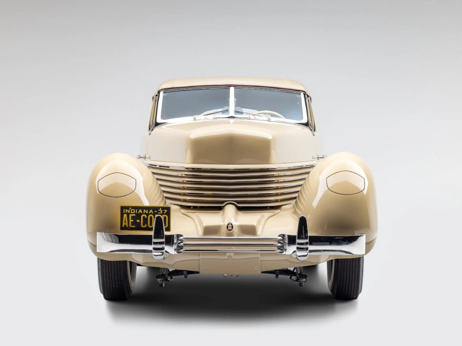 1937 Cord 812 Phaeton Convertible - 4
