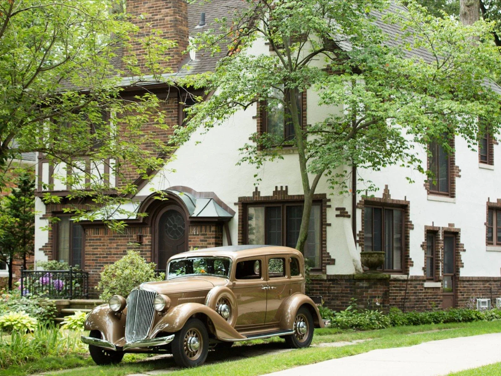 10 - 1933 Graham 8 Sedan