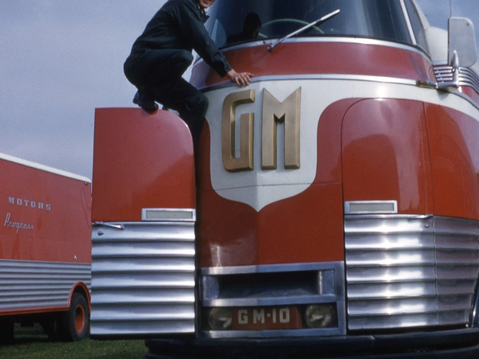 11 - 1940 GM Futurliner