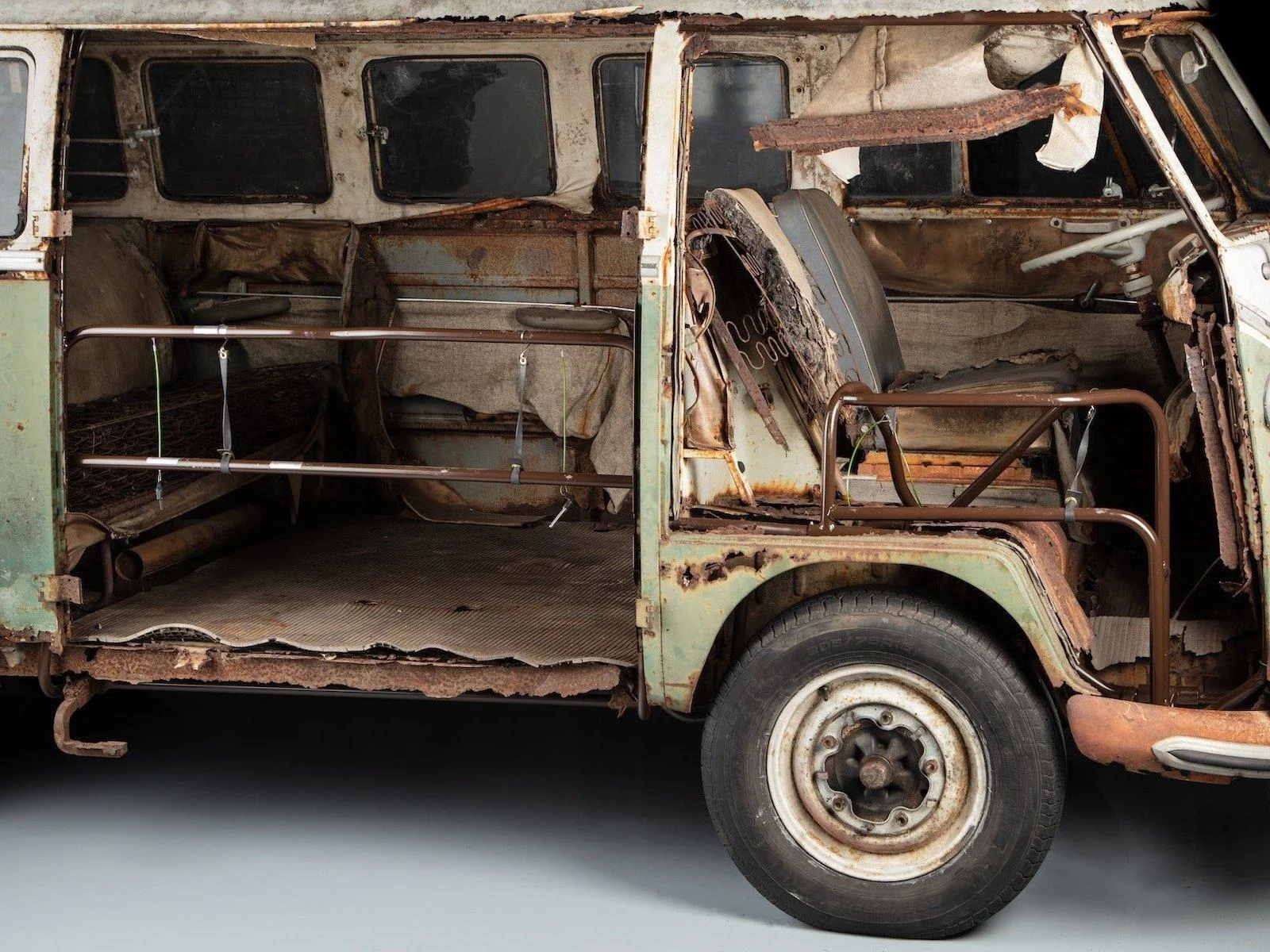 13 - 1966 Volkswagen Transporter