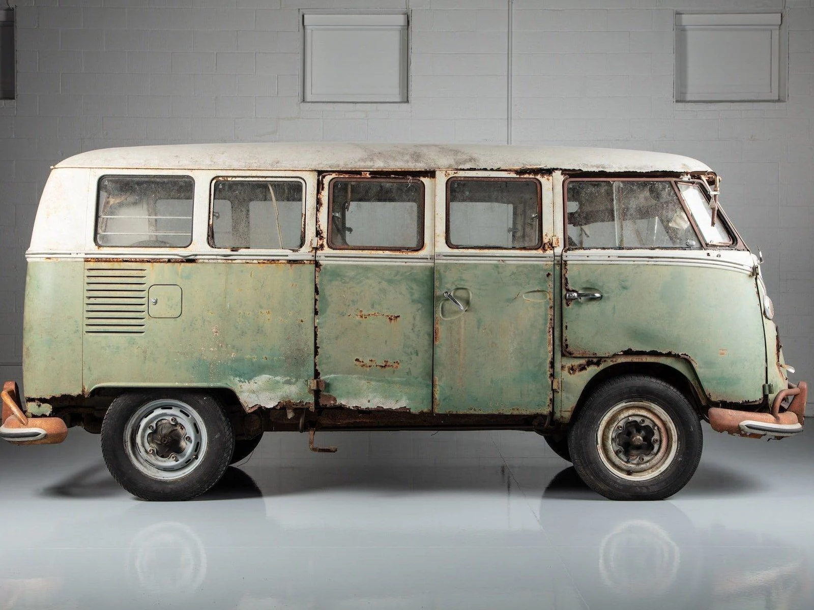 14 - 1966 Volkswagen Transporter