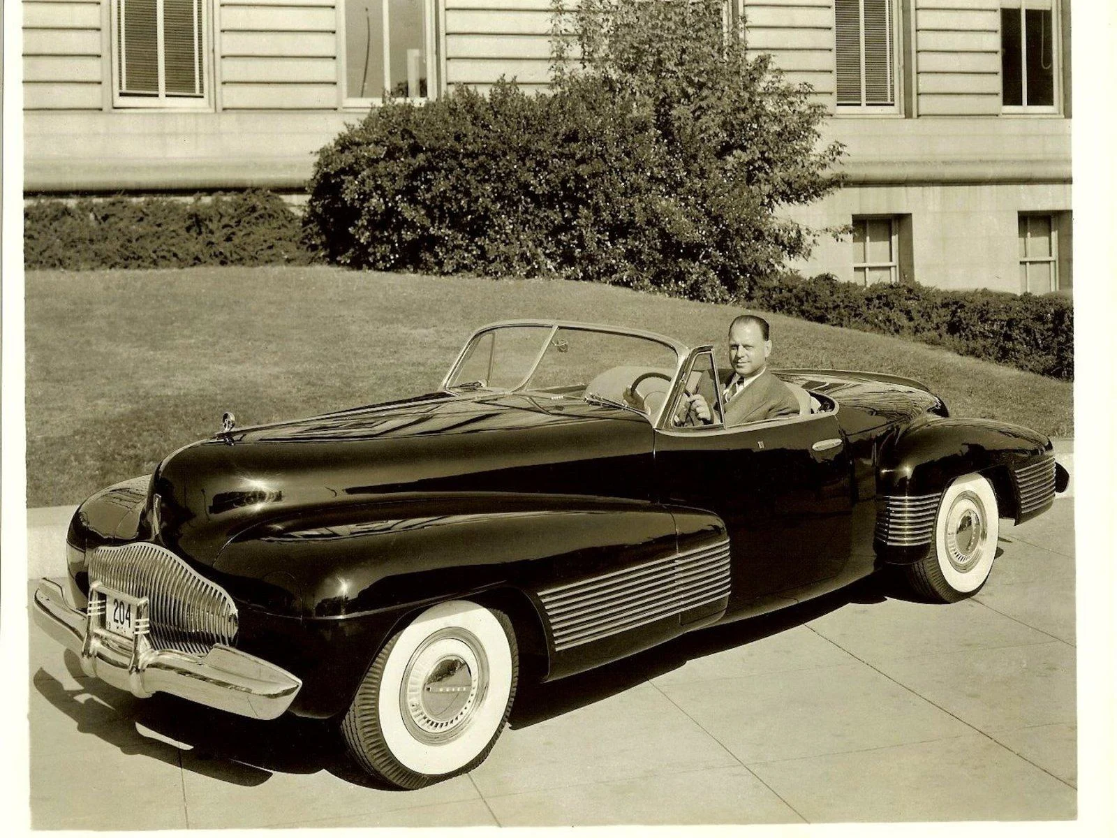 6 - 1938 Buick Y-Job