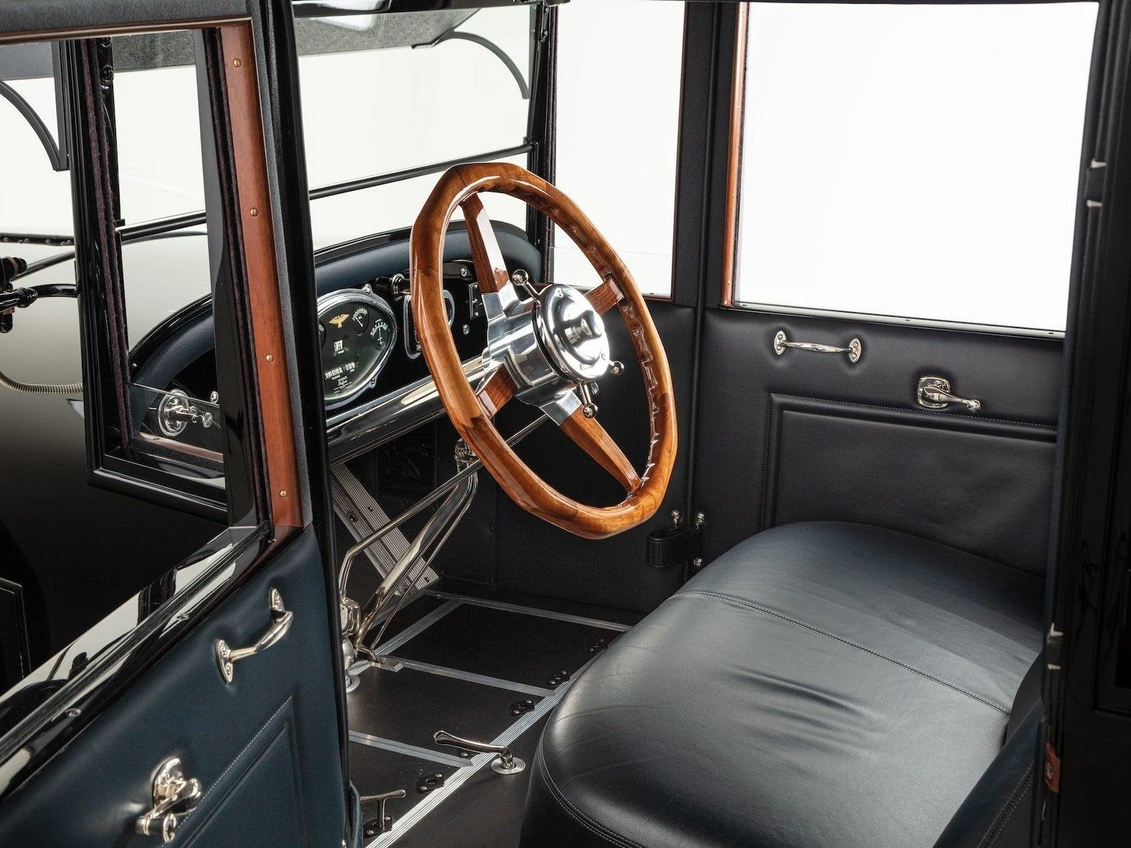 1921 Duesenberg Straight Eight - 9