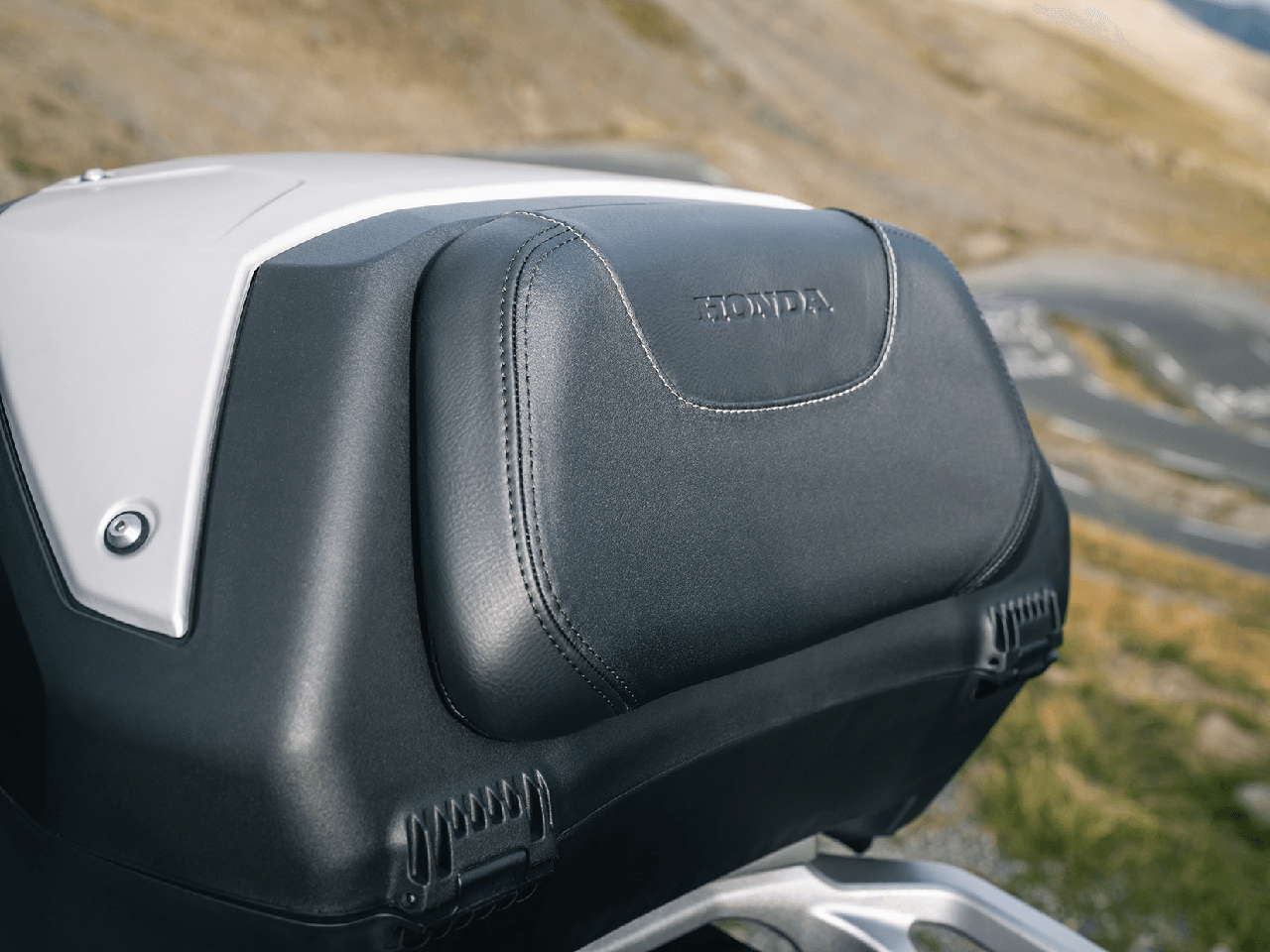 TOP BOX PAD BLACK - Variant Image