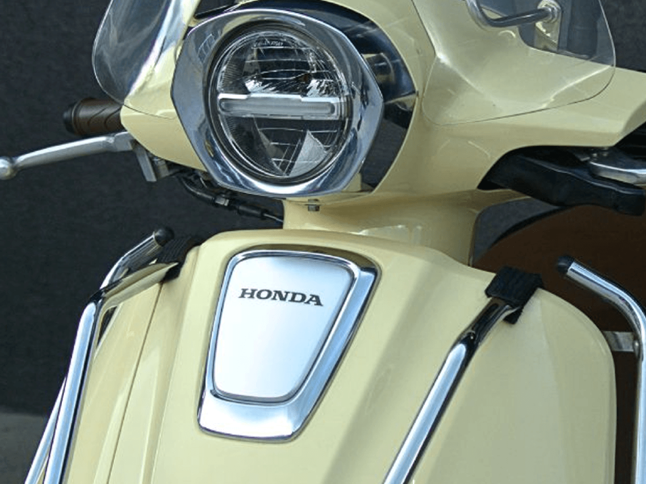 GARNISH, FRONT TOP - Variant Image