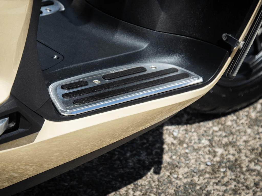 ALUMINUM FLOOR PANEL