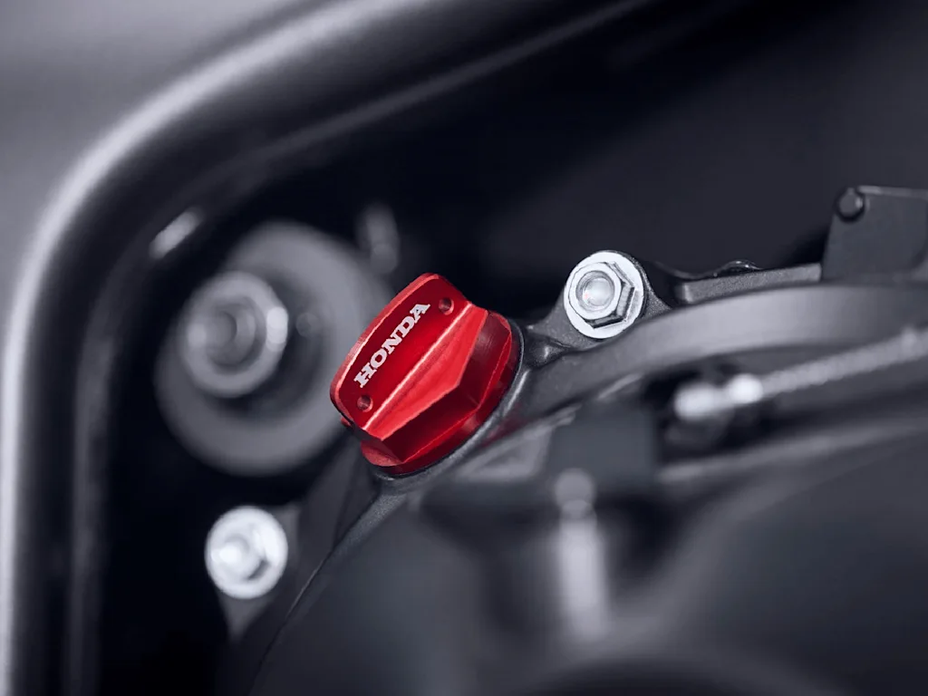 CB1000 OIL FILLER CAP