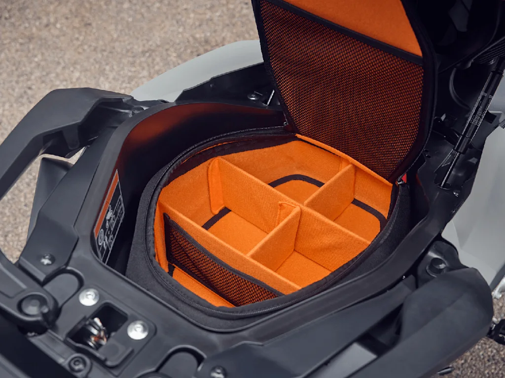 LUGGAGE DIVIDER
