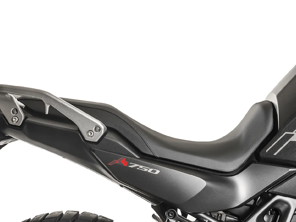 LOW SEAT BLACK
