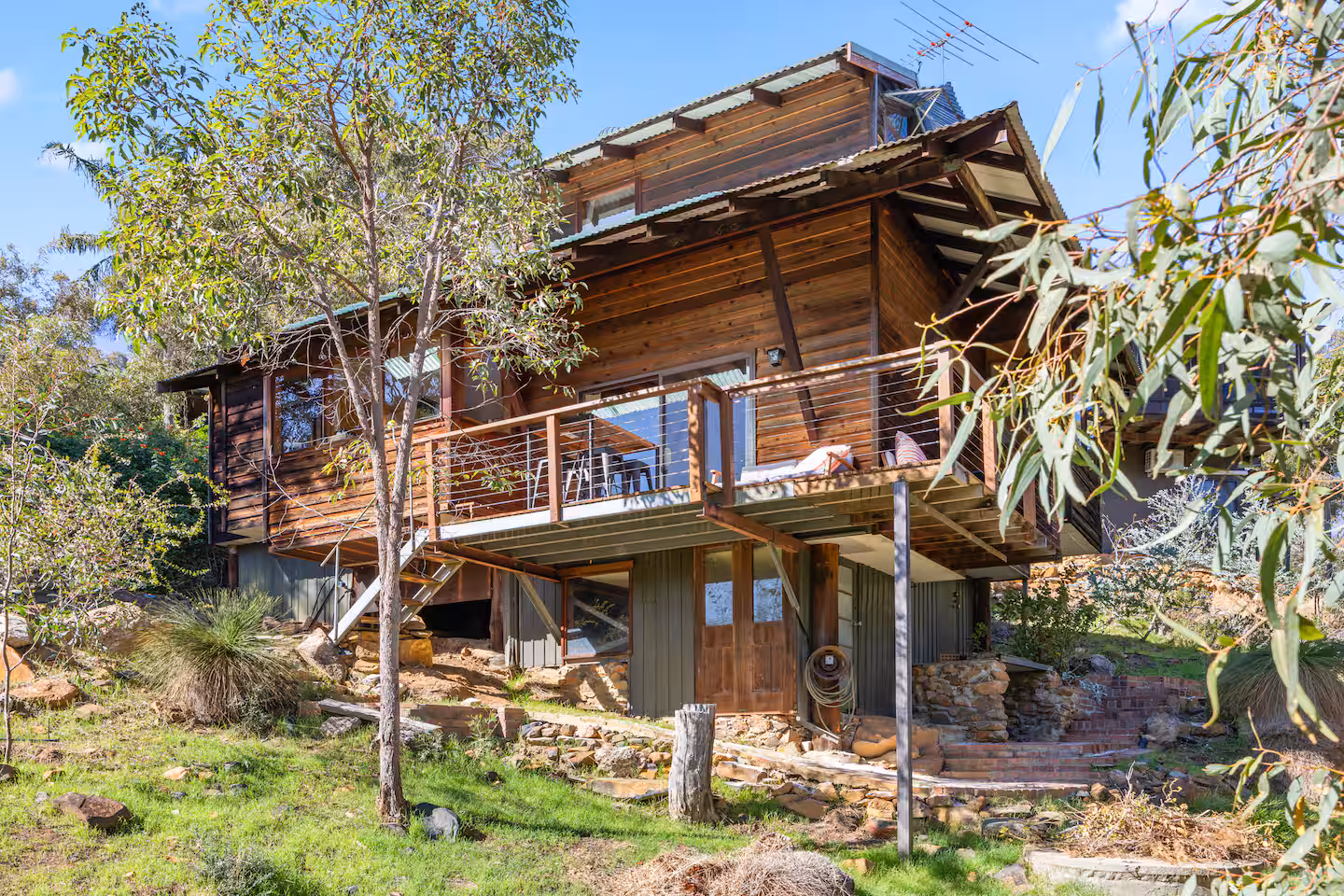 Stay Contour Cabin