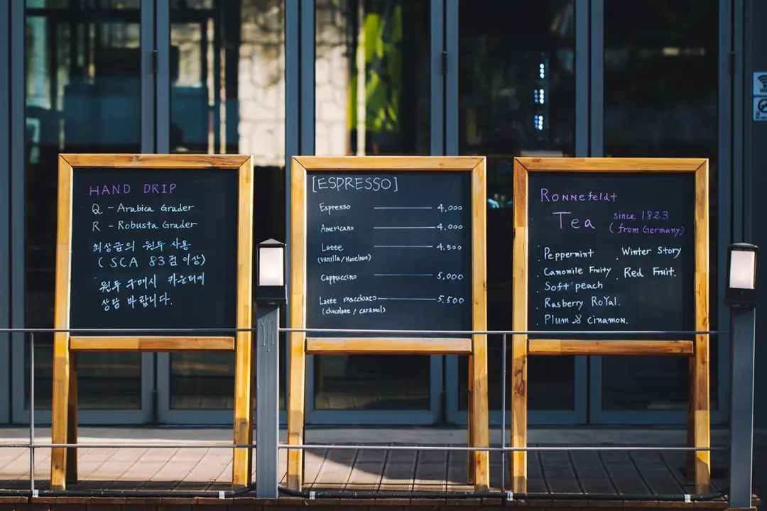 黒板アートとチョークを使ったおしゃれなメニュー 看板 Popの書き方