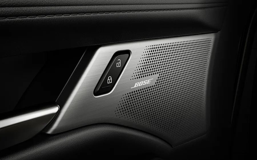 Mazda-3-Sedan-Verbrenner-Interieur-Sound