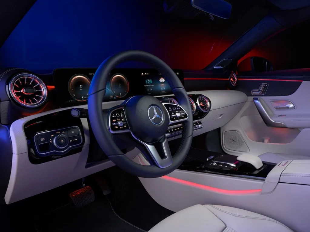Mercedes: CLA Coupe Interieur Lenkrad