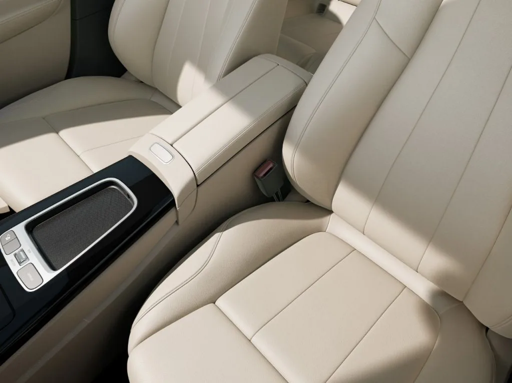Mercedes: A-Klasse Limousine Interieur Sitze