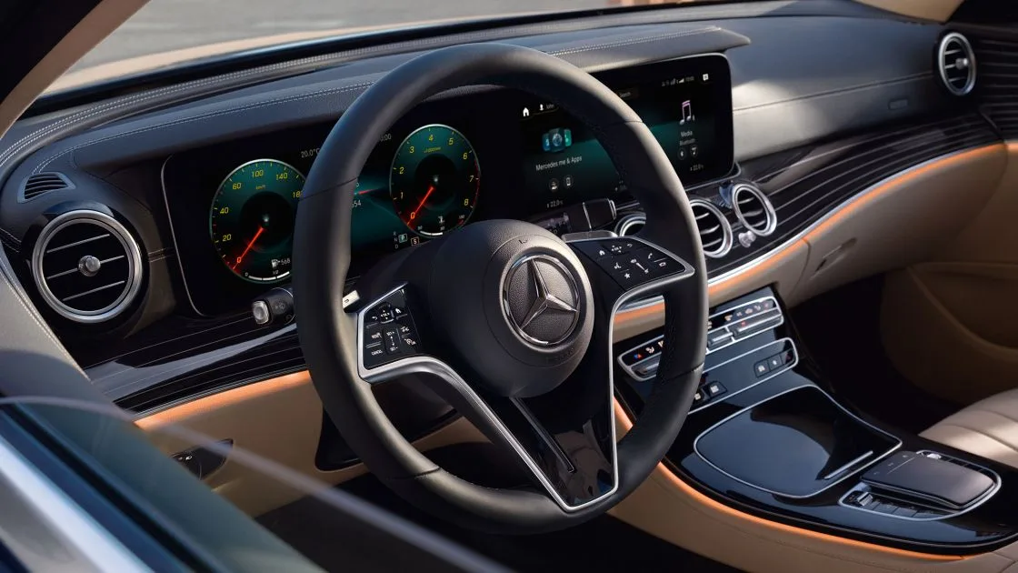 Mercedes: E Kombi Interieur Lenkrad