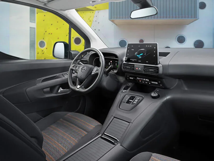 Opel-Combo-Elektro-Interieur-Innenraum
