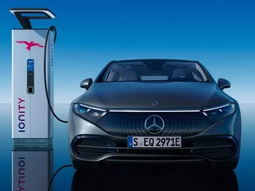 Mercedes: EQS Elektro Charge