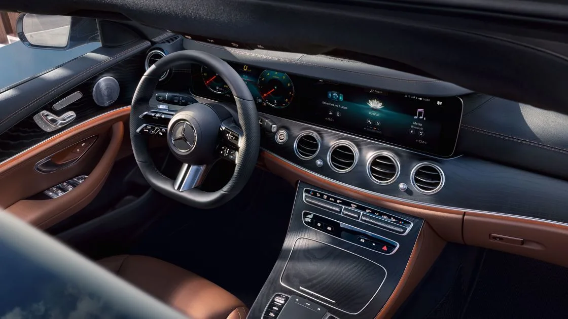 Mercedes: E Kombi Interieur Cockpit