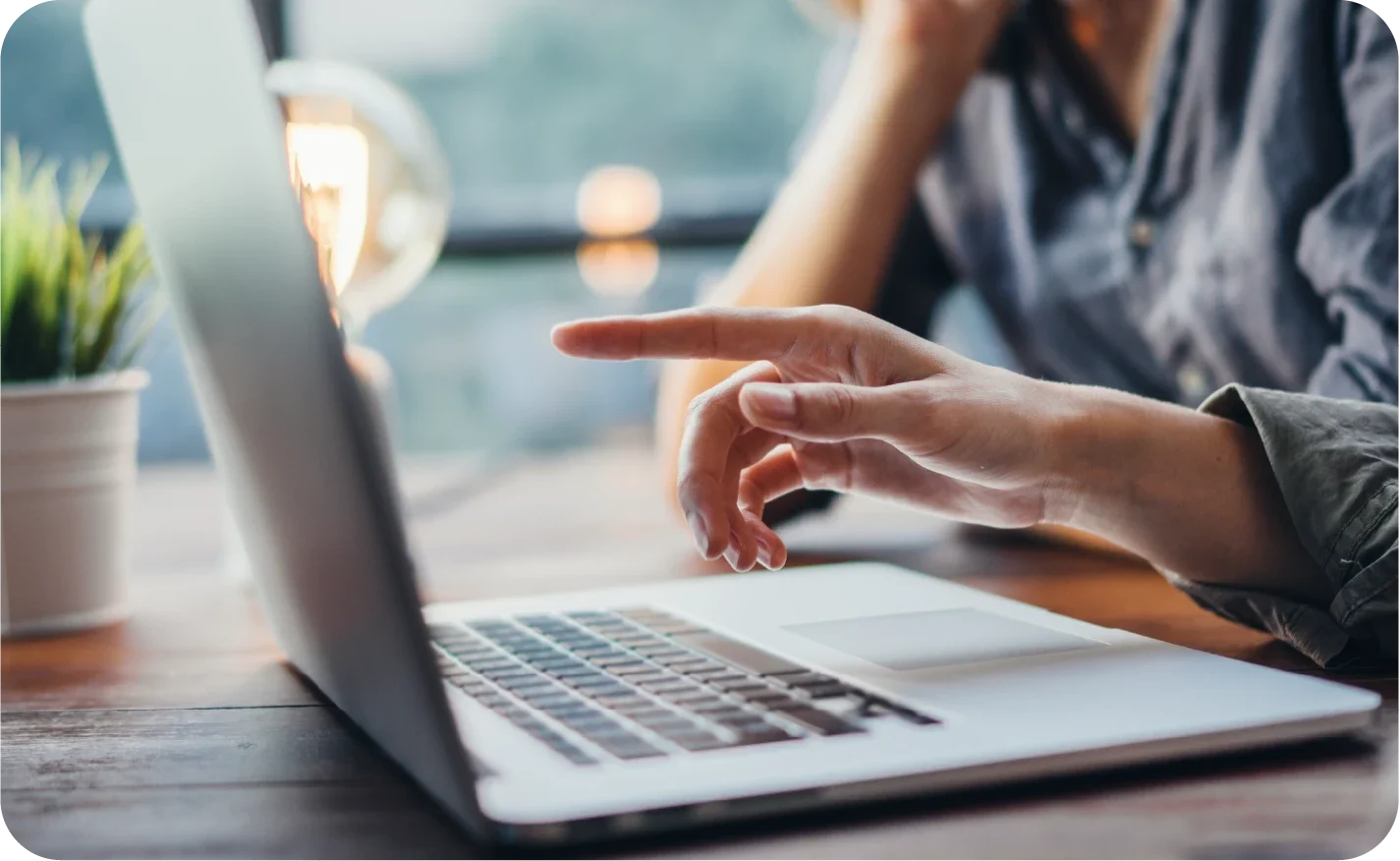 Clara- Fotos LP Credito Comercial BANNER 50 2