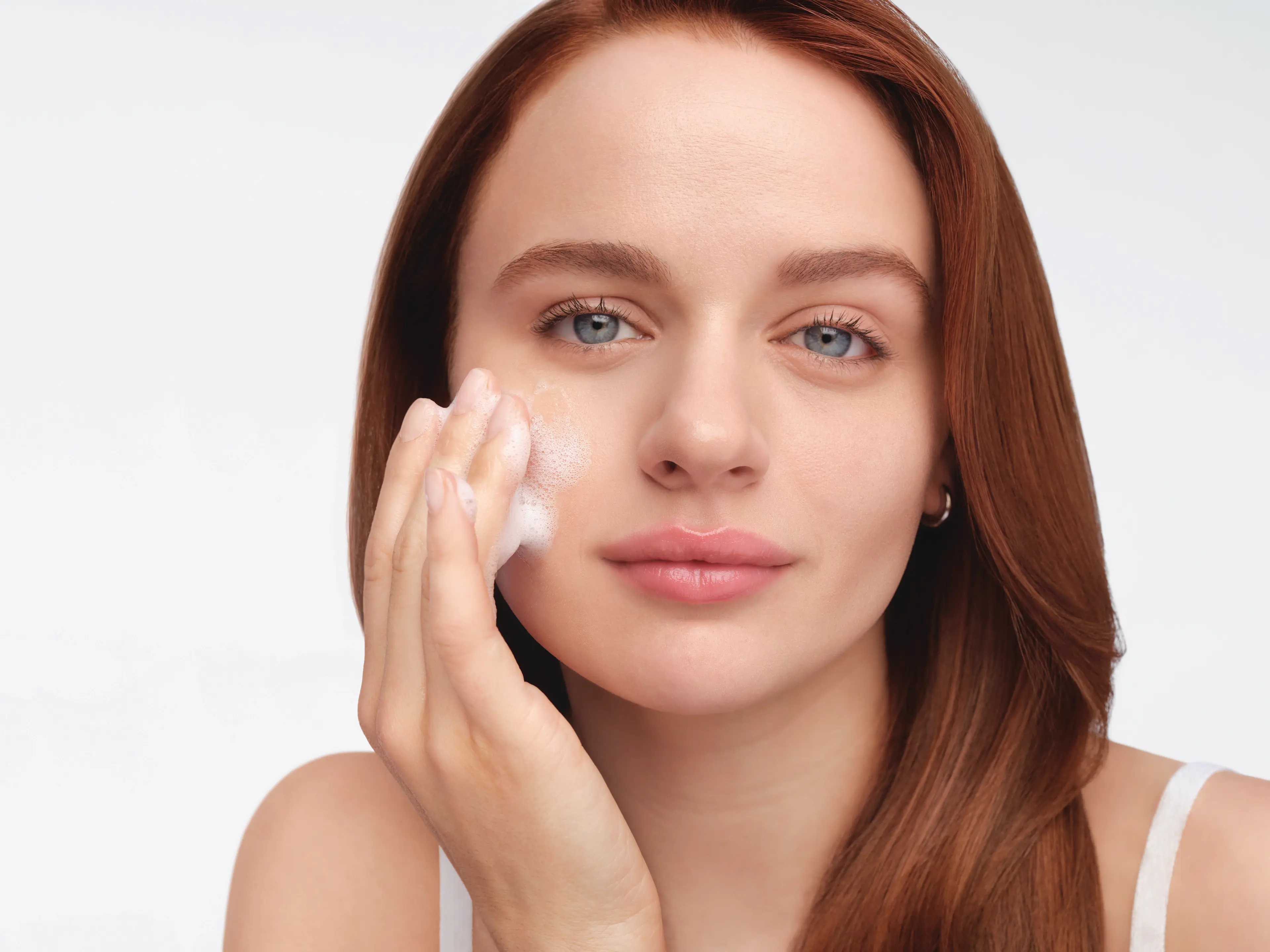 Global Neutrogena Acne EvenlyClear Photography JoeyKing Cleanser Application Still CYMK TIF