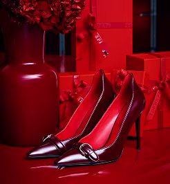 draft_giftguide_2025-grid-row3-cl-module-1-img