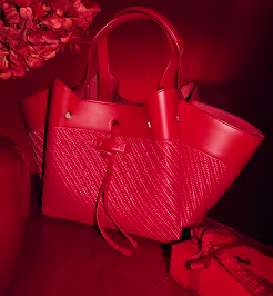 draft_giftguide_2025-grid-row3-cl-module-2-img