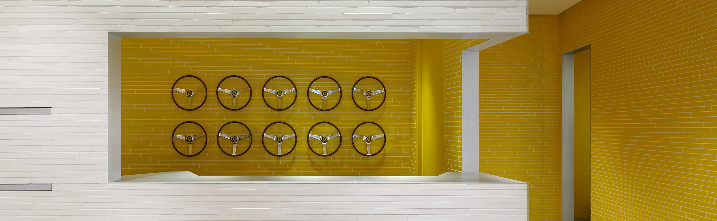 FERRARI OUTLET STORE AGIRA