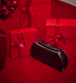  draft_giftguide_2025-grid-row3-cl-module-3-img