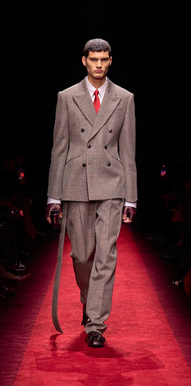 TOPPA RICAMATA PATCH Termoadesiva Logo Marchio FERRARI Cm. 5 X 7,8 EUR 5,50 - IT - Foto 6