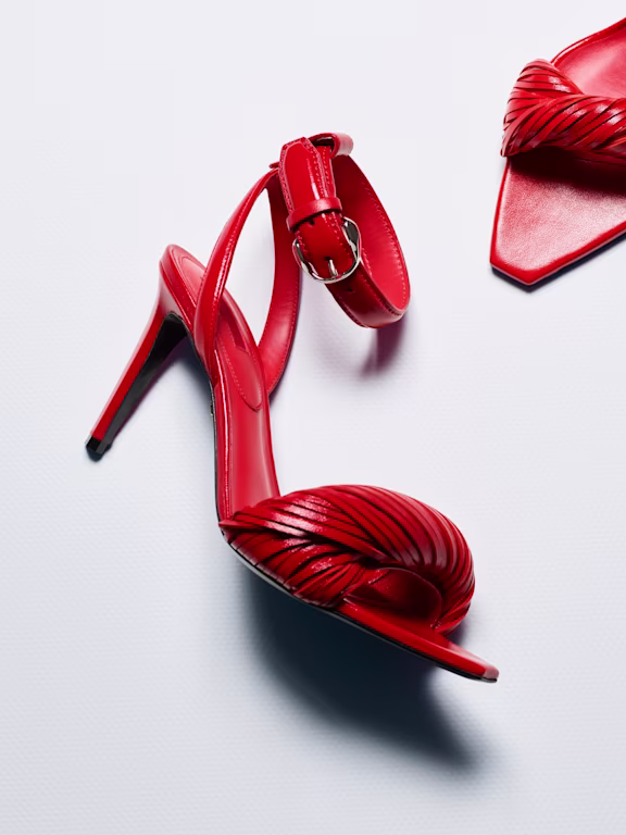 landingpageGIFTdraft_020326-grid-block-UKIE-row-md-img