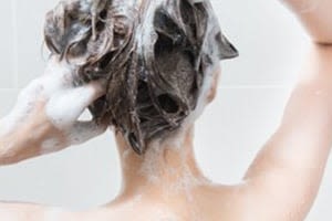 水に強く、濡れてもはがれにくいです！
