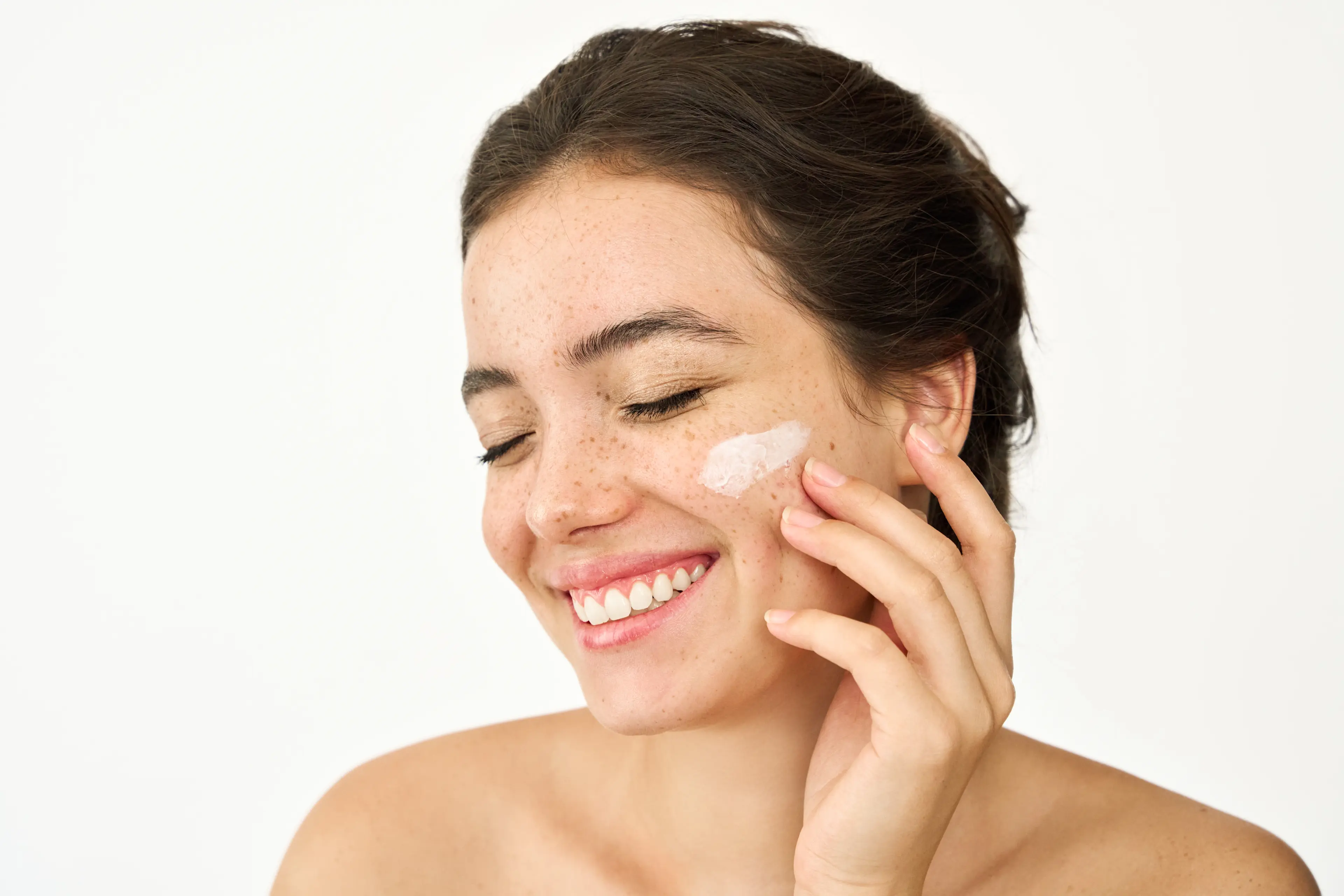 Os desafios da pele oleosa e o papel da fotoproteção