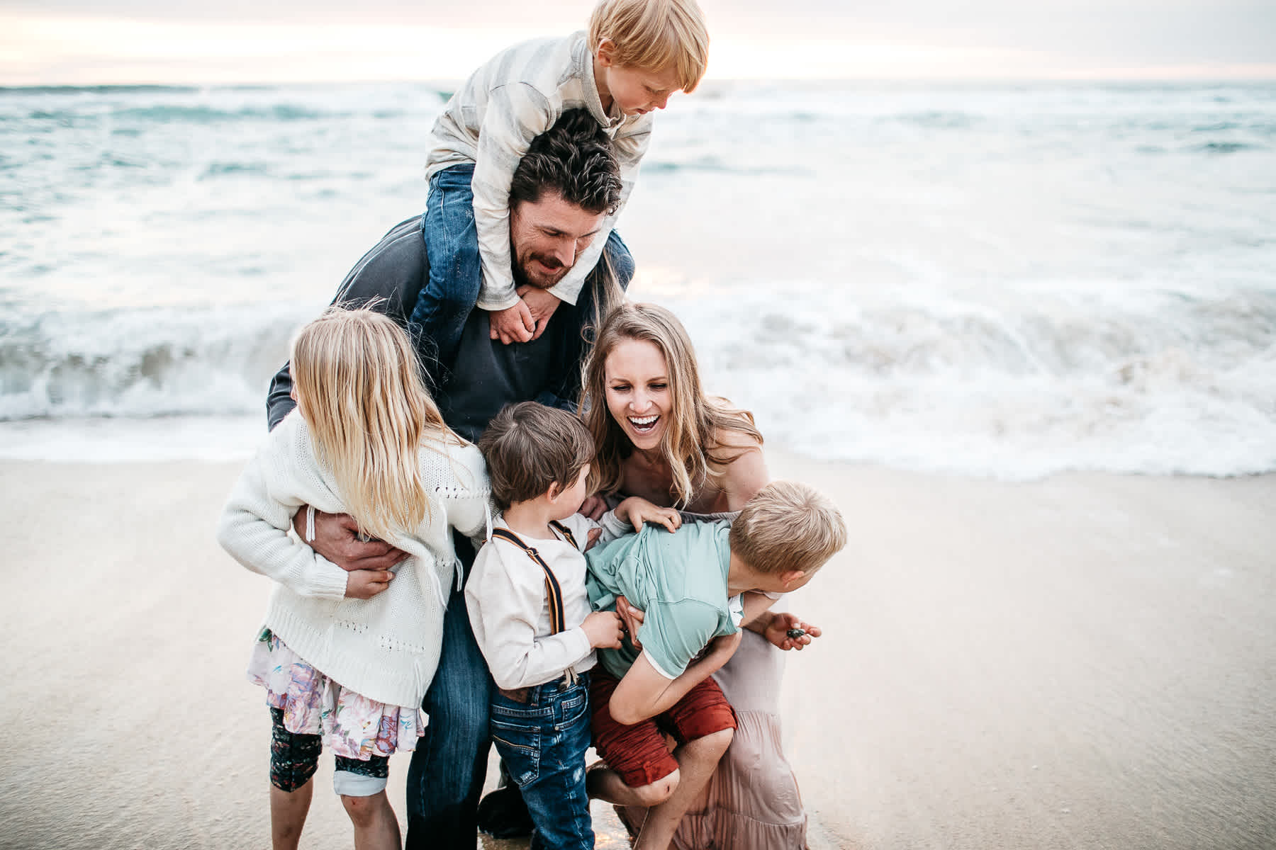 half-moon-bay-ca-sunset-family-lifestyle-session-golden-light-36