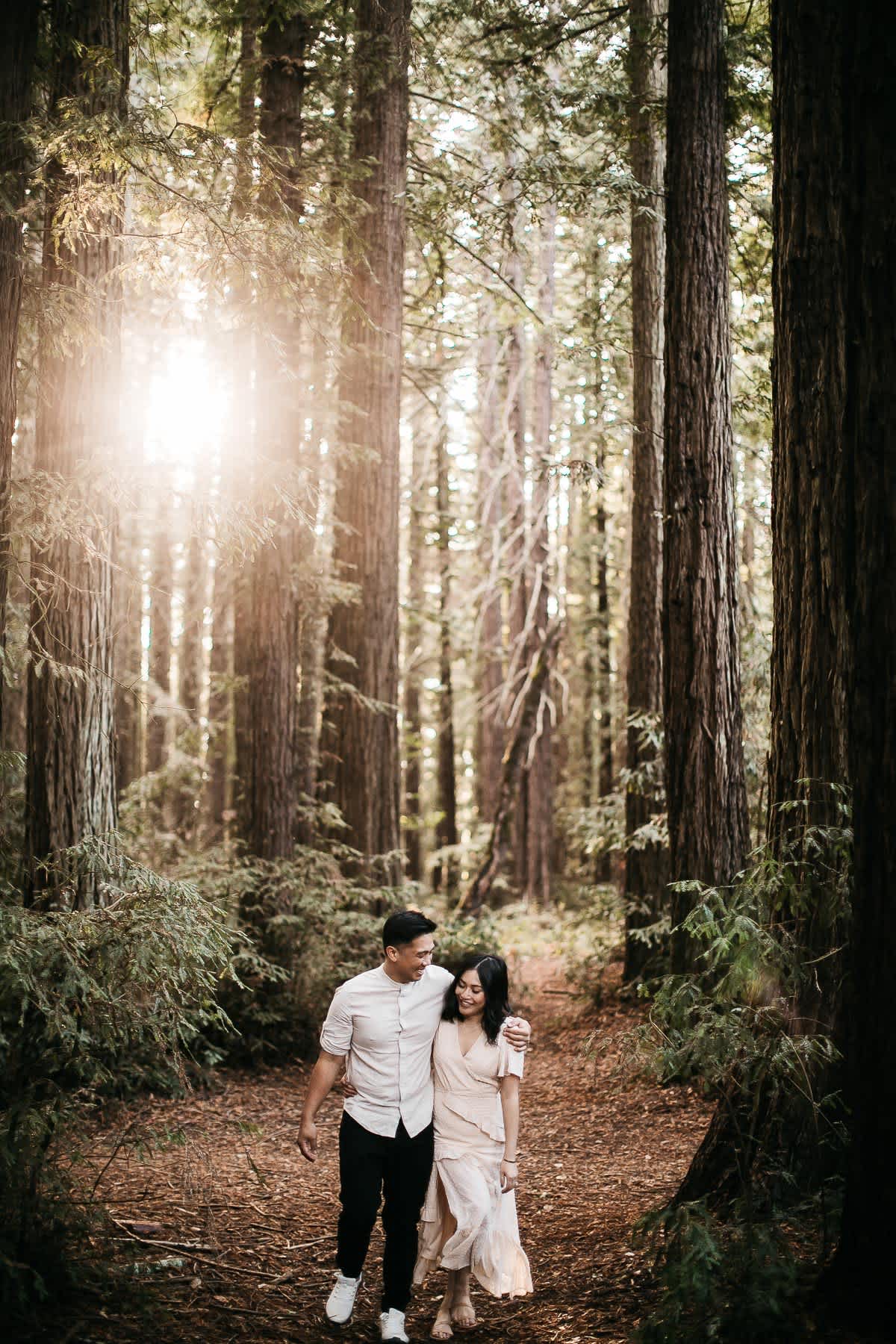 oakland-redwoods-fall-golden-light-engagement-session-10