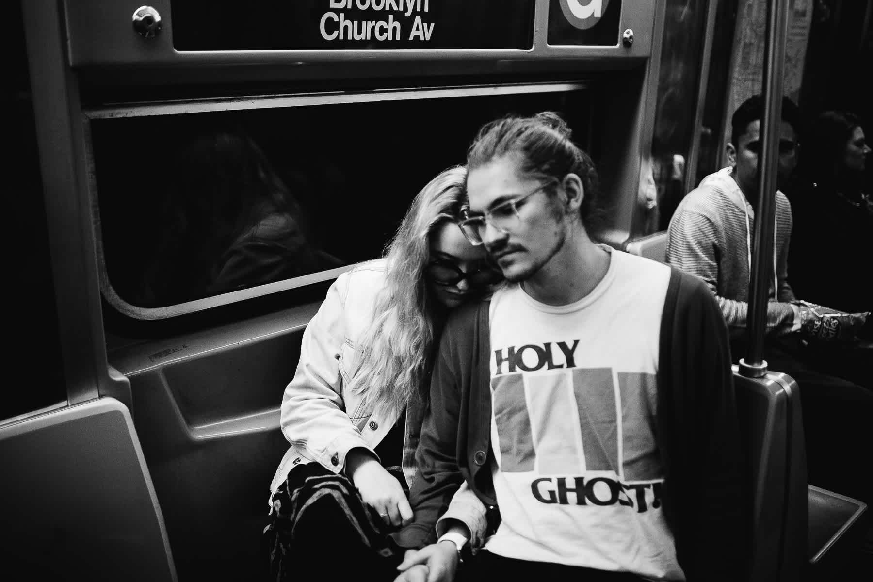 brooklyn-nyc-street-lifestyle-couple-session-23