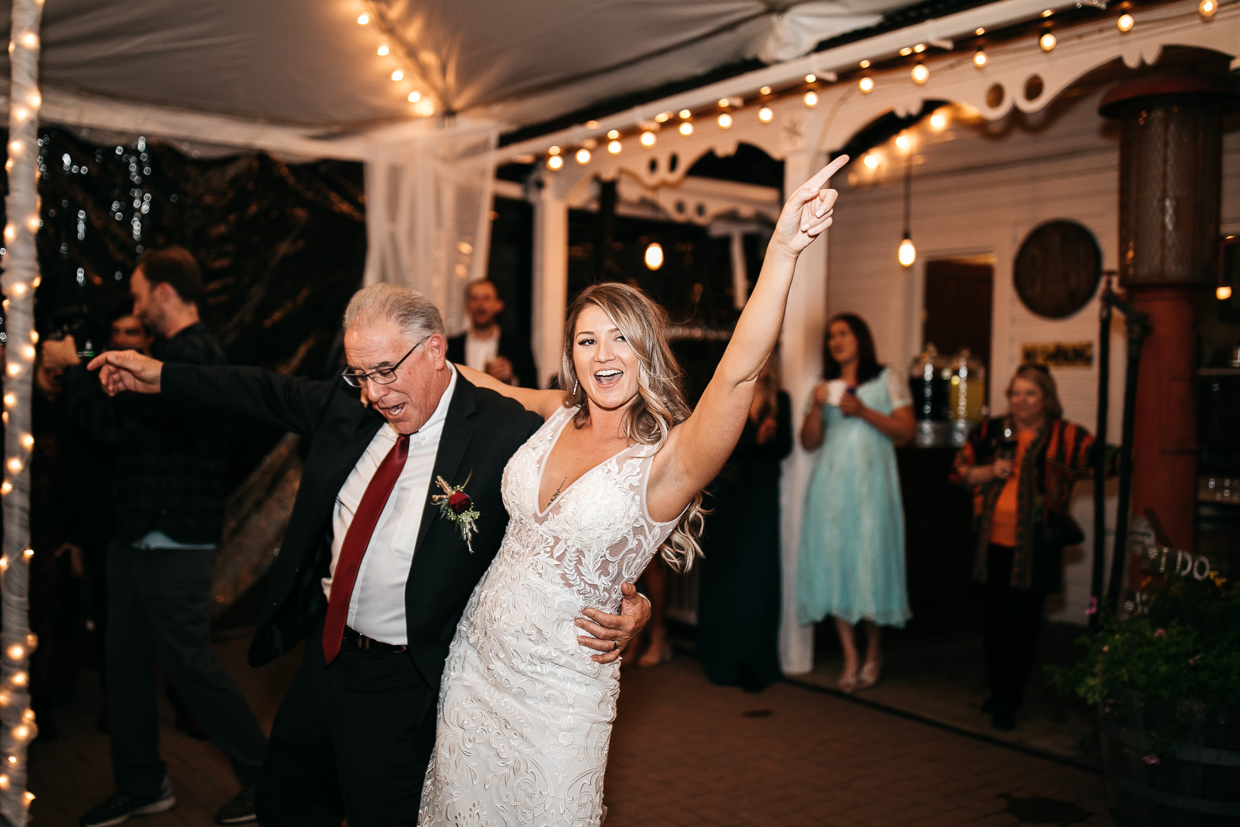 twenty-mile-house-fall-rainy-wedding-104