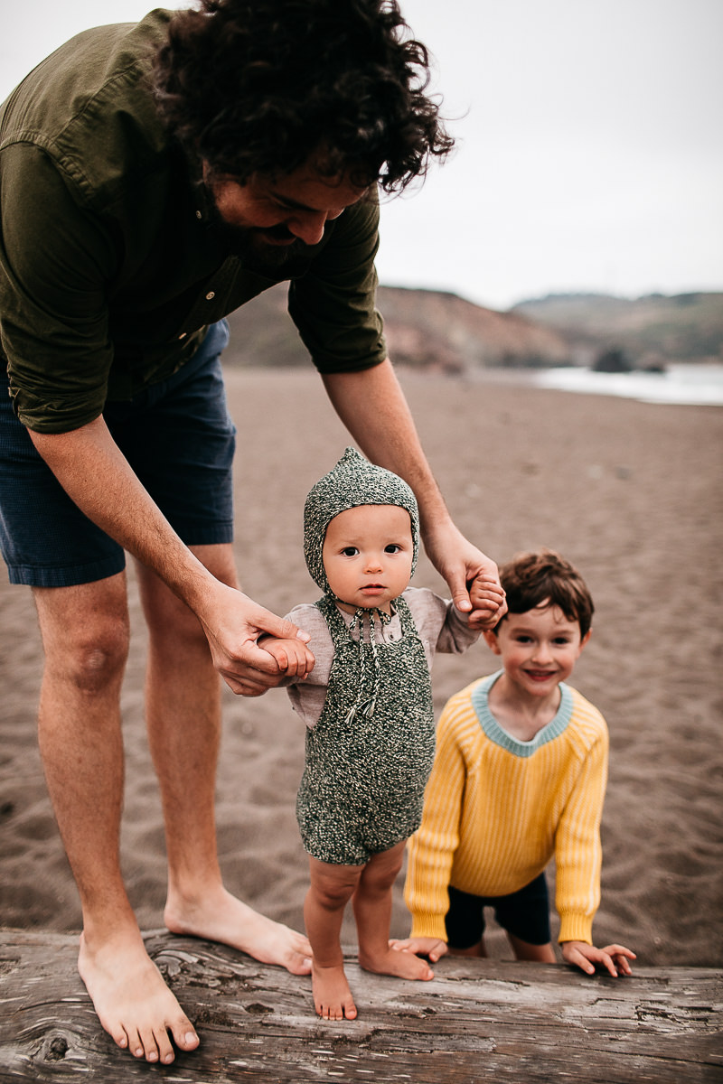 rode-beach-summer-gloomy-family-session-20