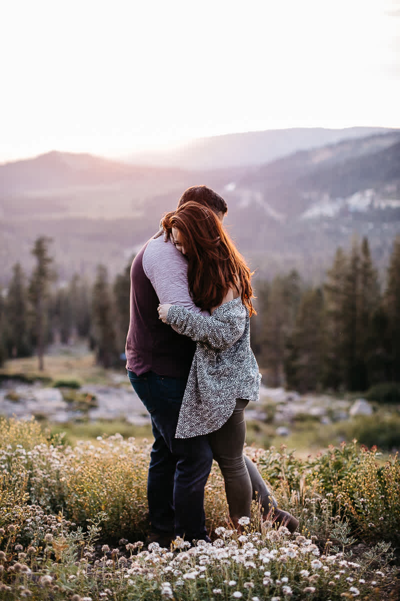 lake-tahoe-forest-donner-sunset-couple-session-16
