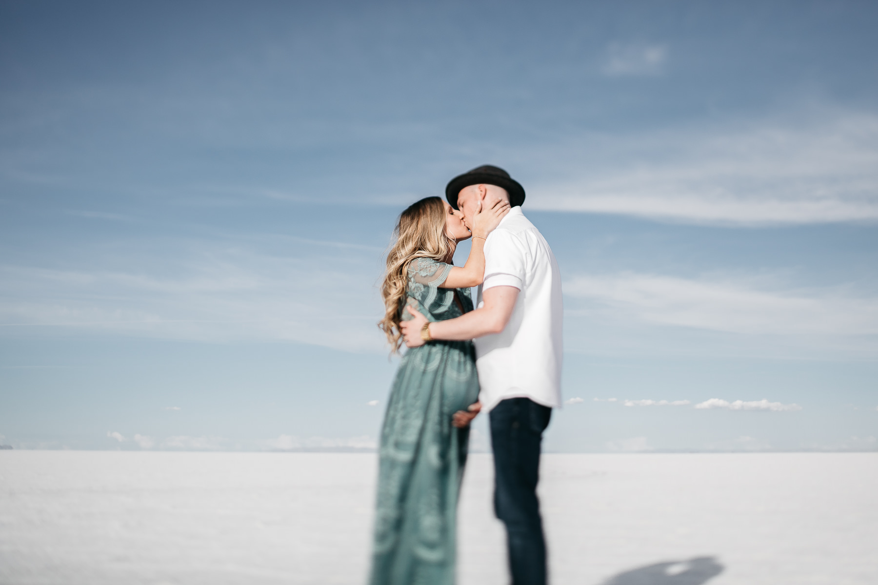 salt-lake-city-utah-salt-flats-lifestyle-maternity-session-12