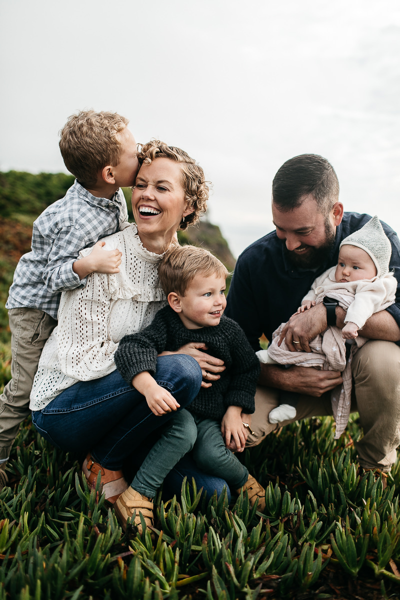 cloudy-fort-funston-winter-lifestyle-family-session-11