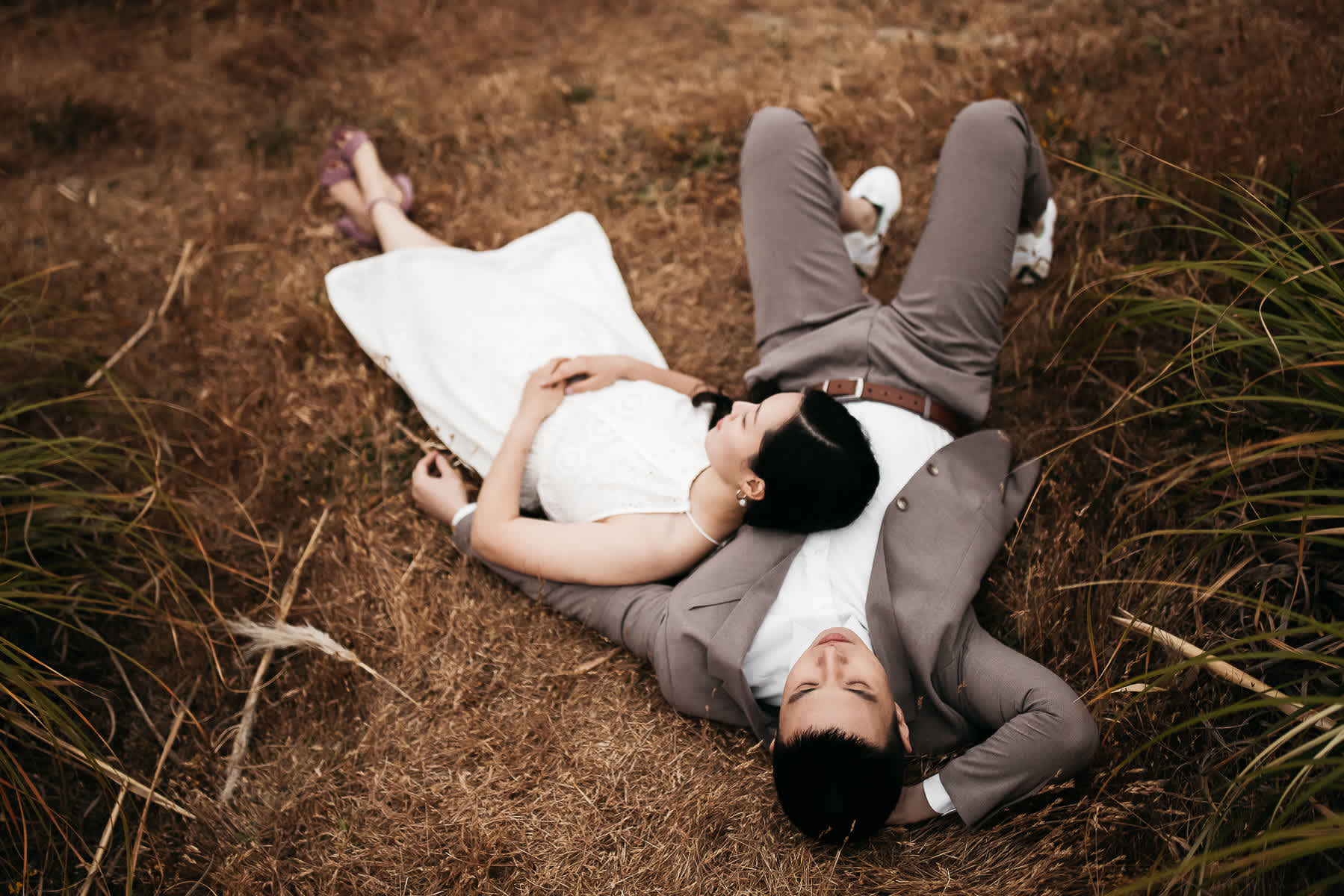 redwoods-coastal-pampas-grass-lifestyle-engagement-session-with-pups-47