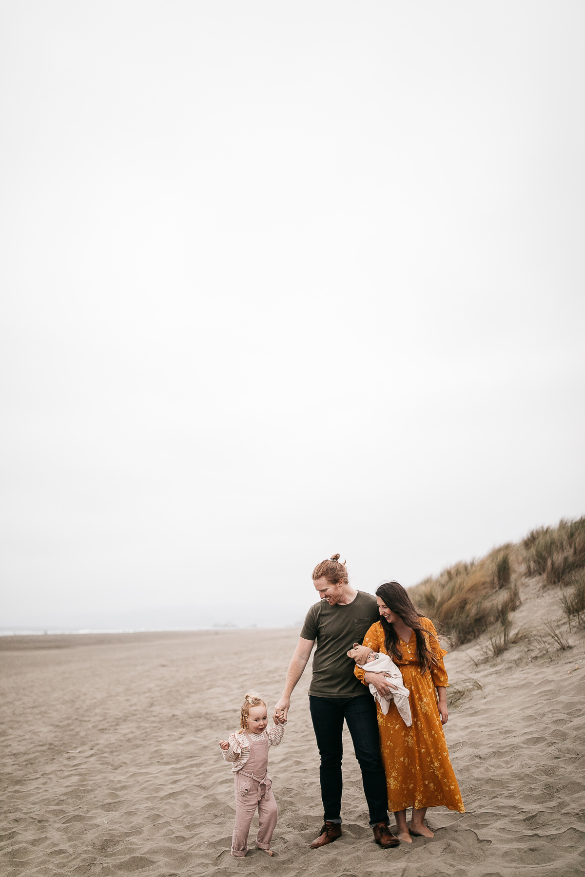 gloomy-ocean-beach-sf-newborn-lifestyle-session-20