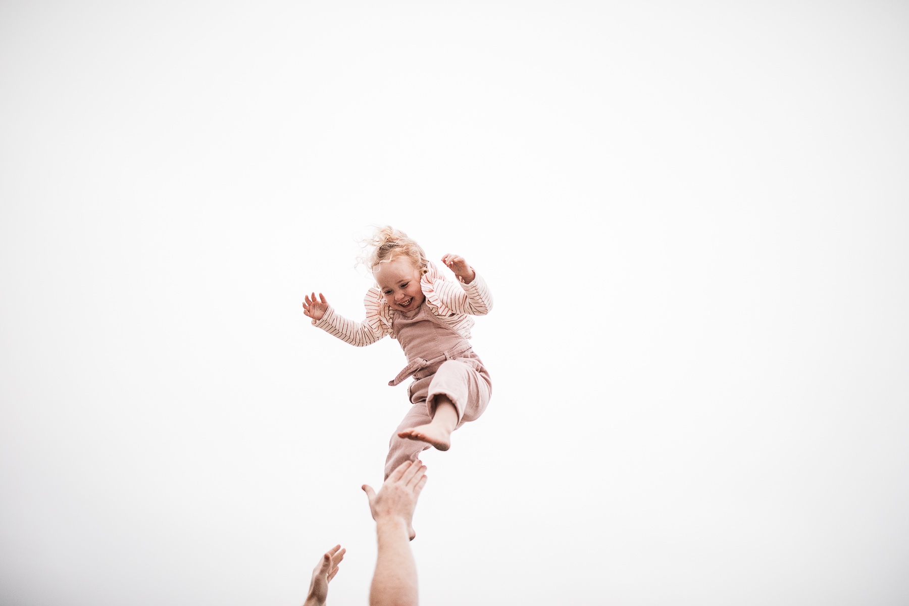 gloomy-ocean-beach-sf-newborn-lifestyle-session-19
