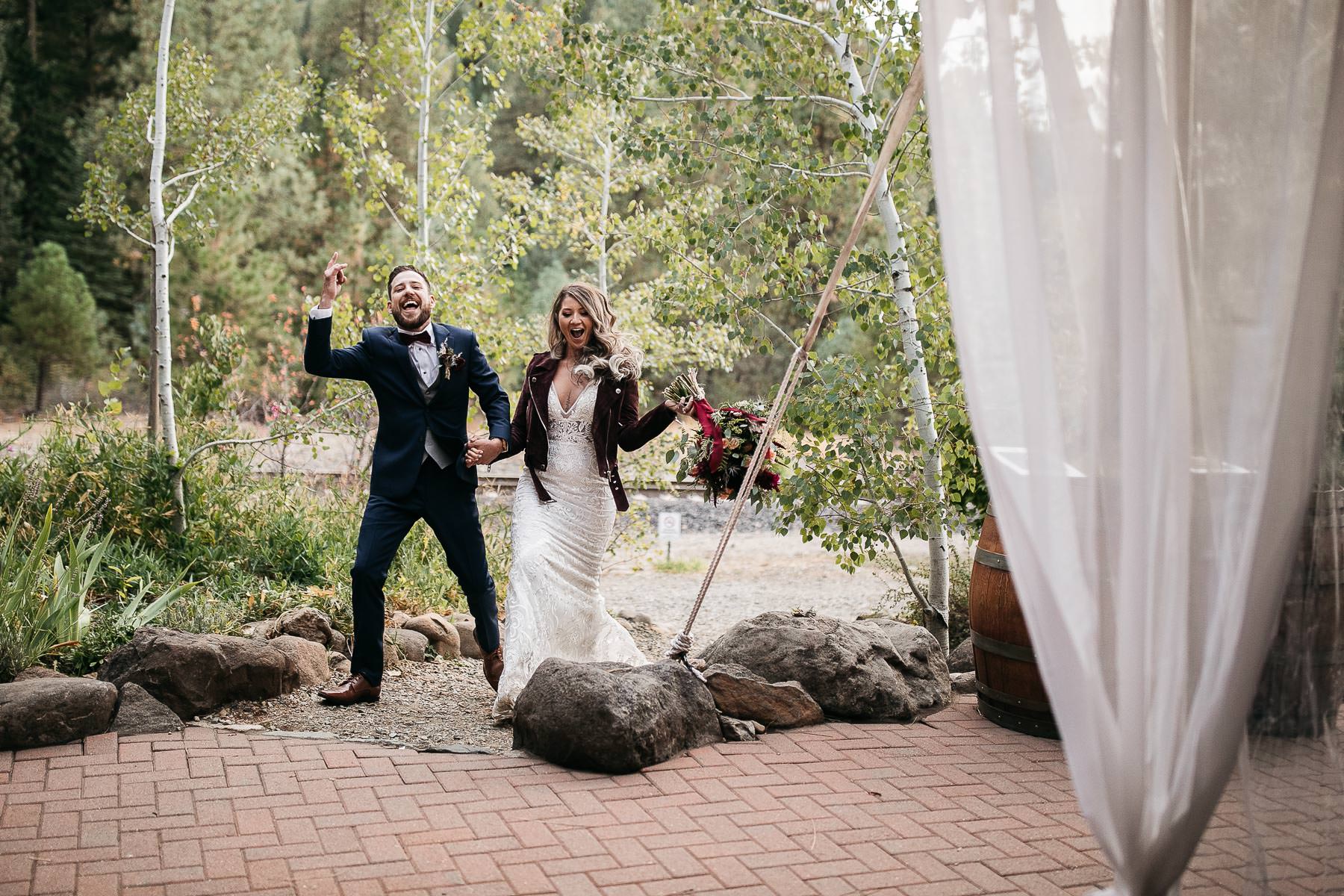 twenty-mile-house-fall-rainy-wedding-85